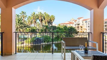 Apartment (2 Bedrooms) | Balkon