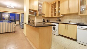 Unclassified image, 5 of 18, button - Knightsbridge 407 (Cape Town)