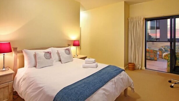 Unclassified image, 1 of 18, button - Knightsbridge 407 (Cape Town)