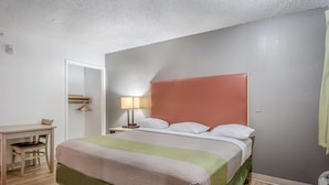 A neatly arranged hotel room with a bed, a desk, and a chair. - Studio 6 Corpus Christi, TX - North (Corpus Christi)