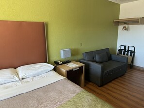 Free WiFi, bed sheets - Studio 6 Corpus Christi, TX - North (Corpus Christi)