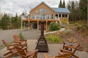 Individuell dekoriert, individuell eingerichtet, schallisolierte Zimmer