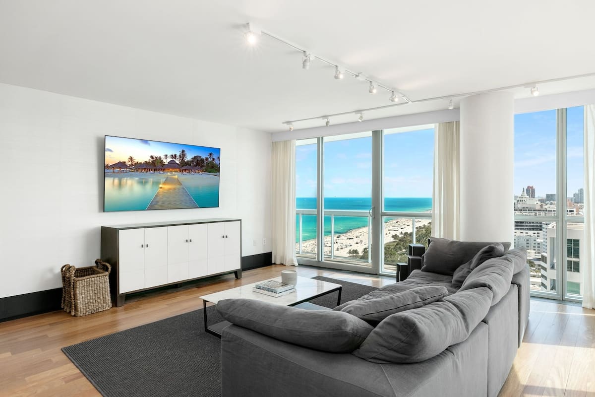 Departamento ejecutivo, 2 habitaciones, con acceso para personas discapacitadas, vista al océano | Área de sala de estar