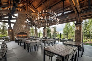 6 restaurants servant le déjeuner, le dßner et le souper