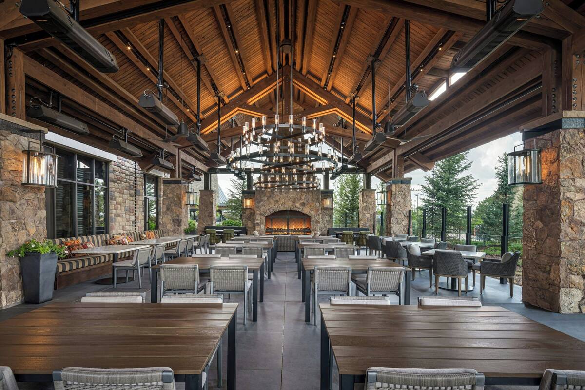 6 restaurants, breakfast, lunch, dinner served; american cuisine