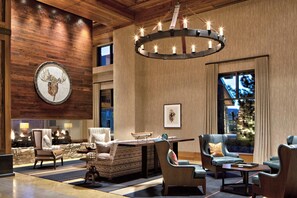 Lobby - Gaylord Rockies Resort & Convention Center (Aurora)