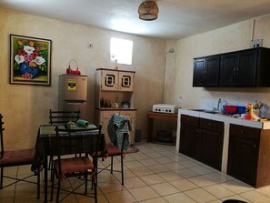 Family dining - Apartamentos Macondo (Panajachel)