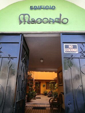 Interior entrance - Apartamentos Macondo (Panajachel)