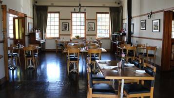 Breakfast and lunch served