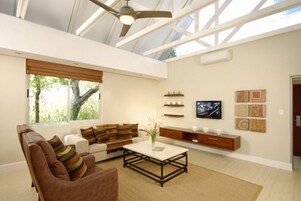 SUITE  | Living room | TV