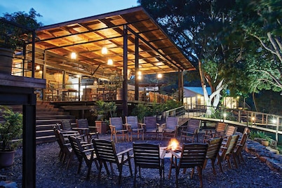 Fugitives' Drift Lodge