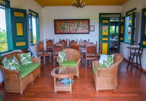 Free daily cooked-to-order breakfast - Finca Hotel El Palmar (Montenegro)