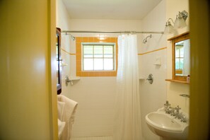Family House, Multiple Beds, Balcony, Garden Area | Bathroom | Free toiletries, hair dryer, towels, shampoo - Hopkins Ordinary Bed Breakfast and Ale Works (Sperryville)