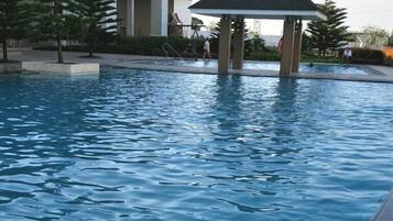 Indoor pool, 3 outdoor pools