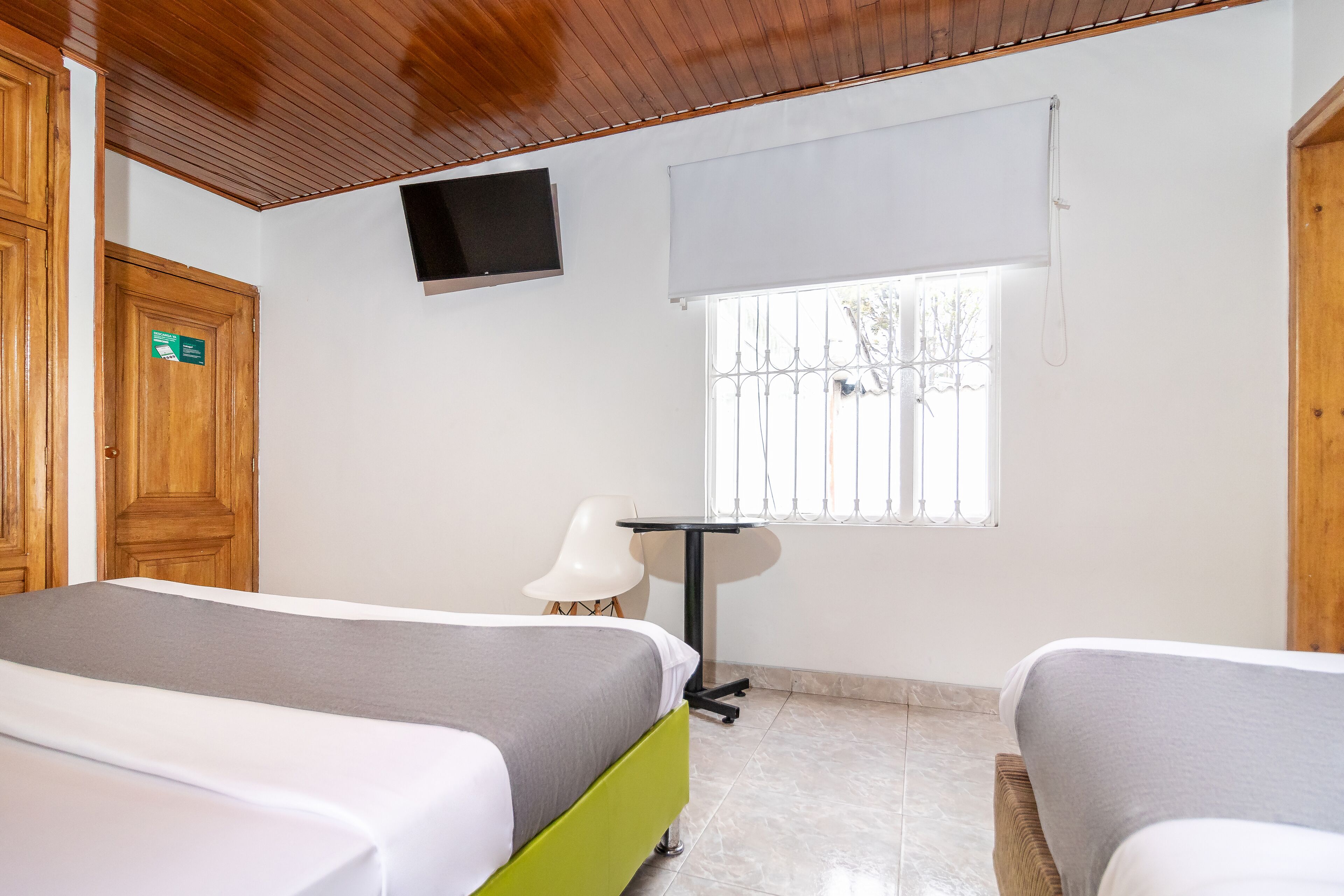 triple room | bed sheets