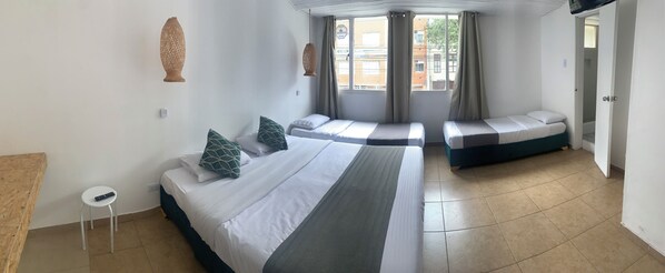 Triple Room | Bed sheets - Hotel Quintas de Normandia (Bogotá)
