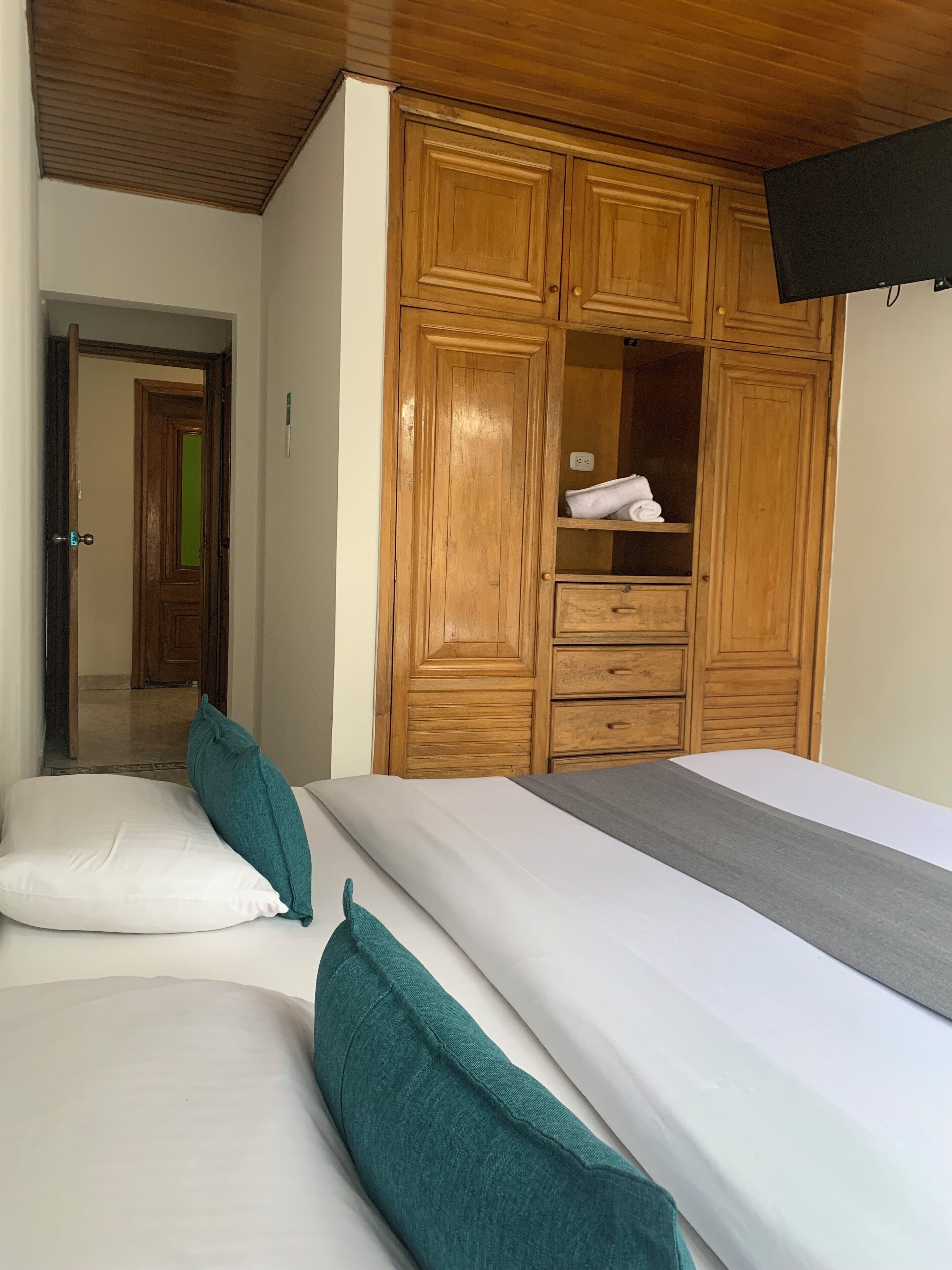 single room | bed sheets