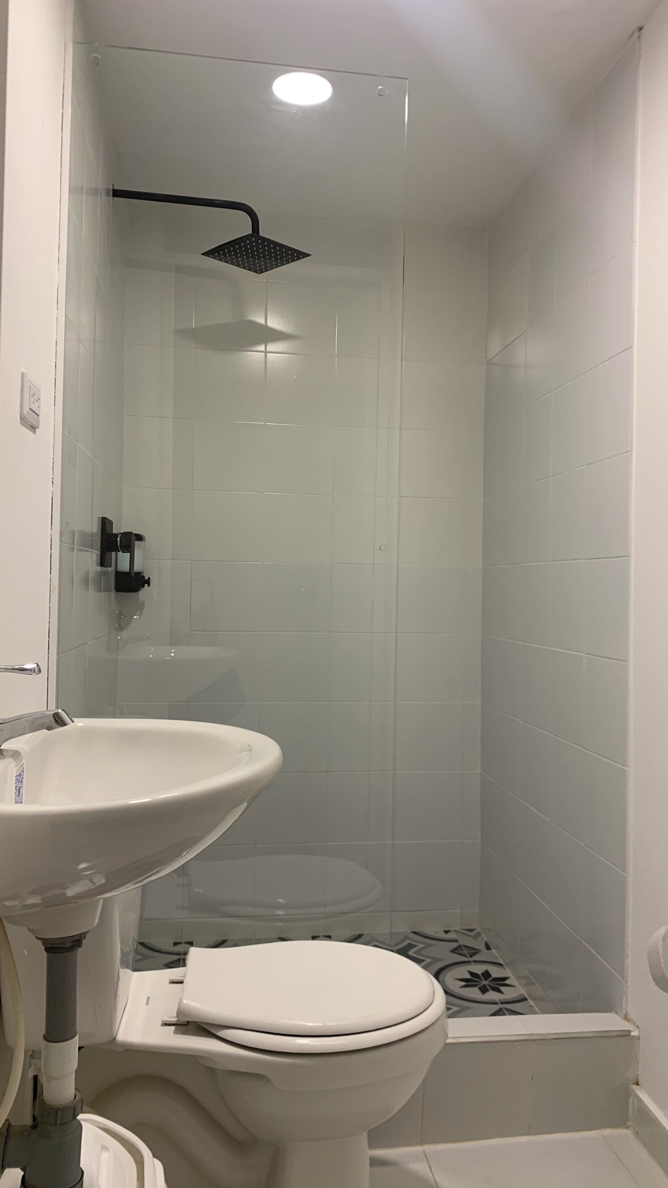 single room | bathroom | shower, free toiletries, towels