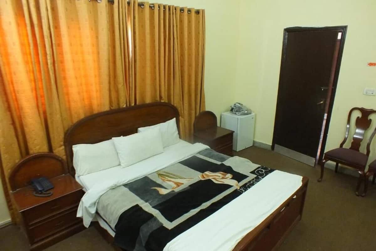 Economy Double Room, 1 Double Bed | Desk, rollaway beds, free WiFi