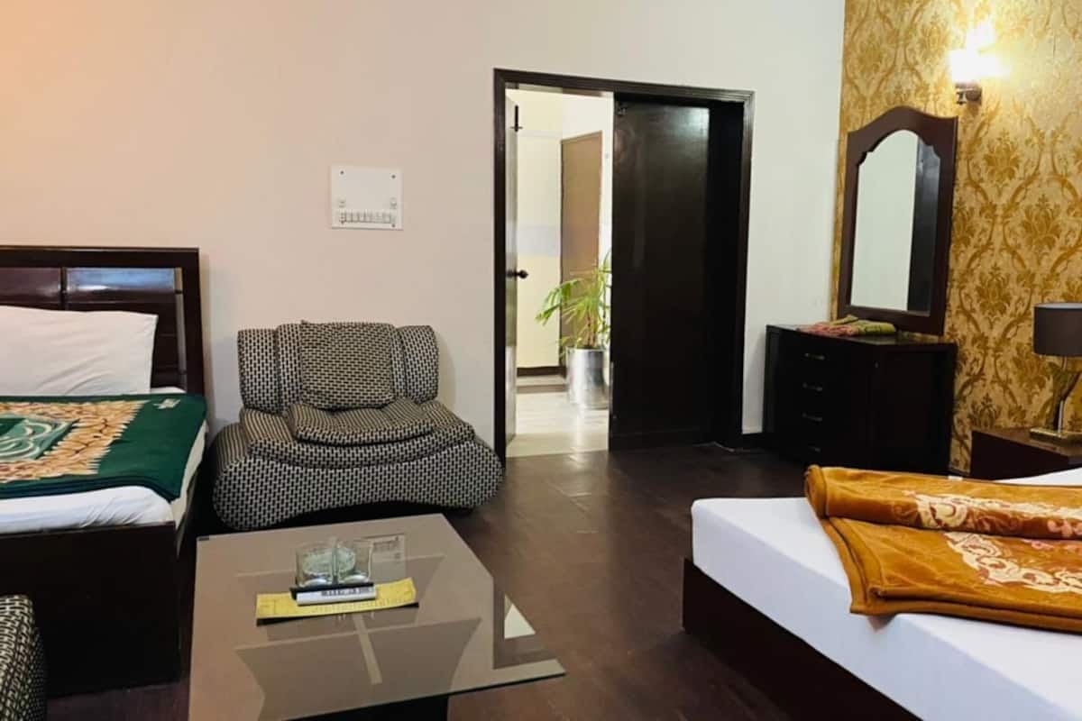 Comfort Triple Room | Desk, rollaway beds, free WiFi