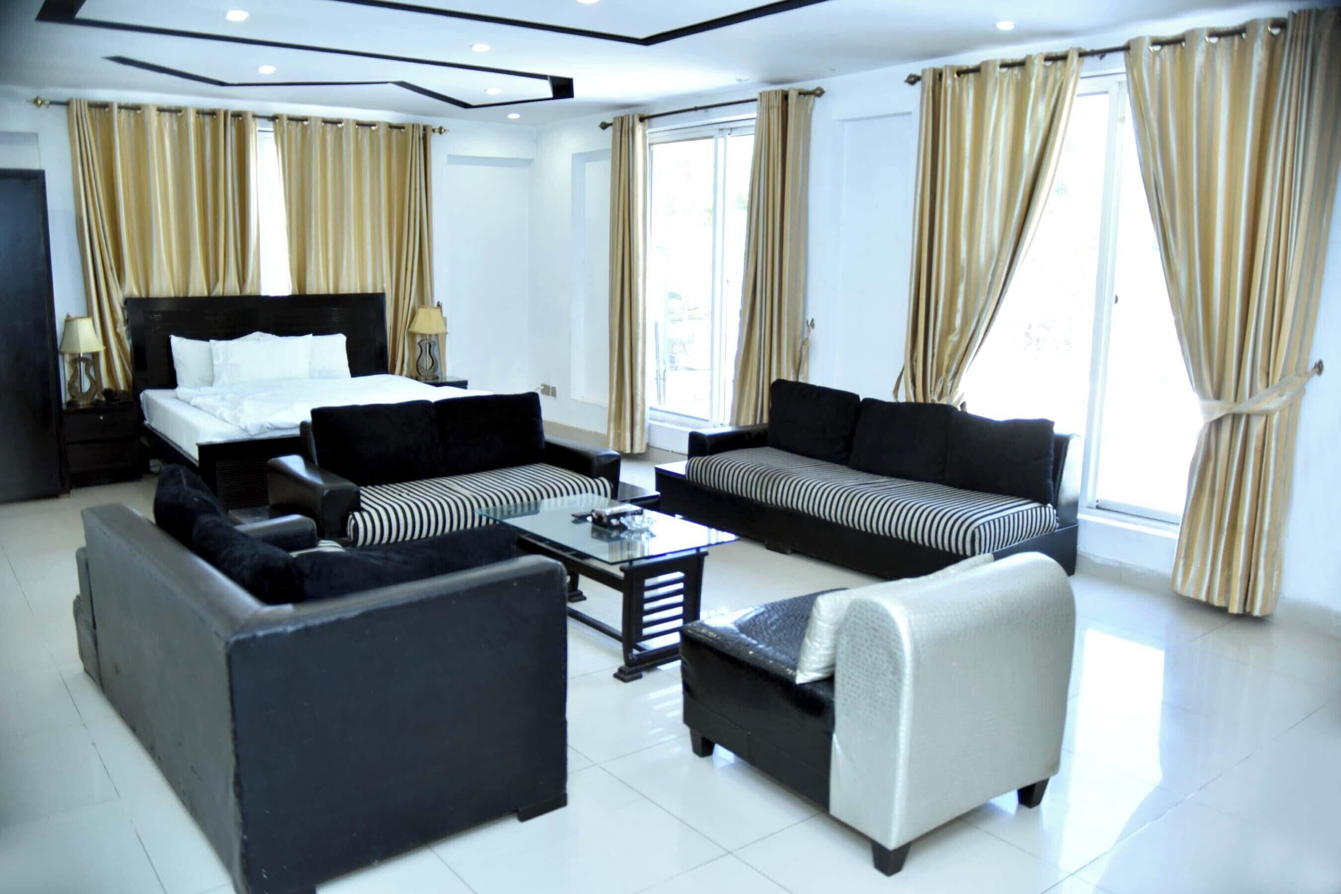 Deluxe Room | Desk, free WiFi