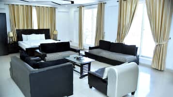 Deluxe Room | Desk, free WiFi