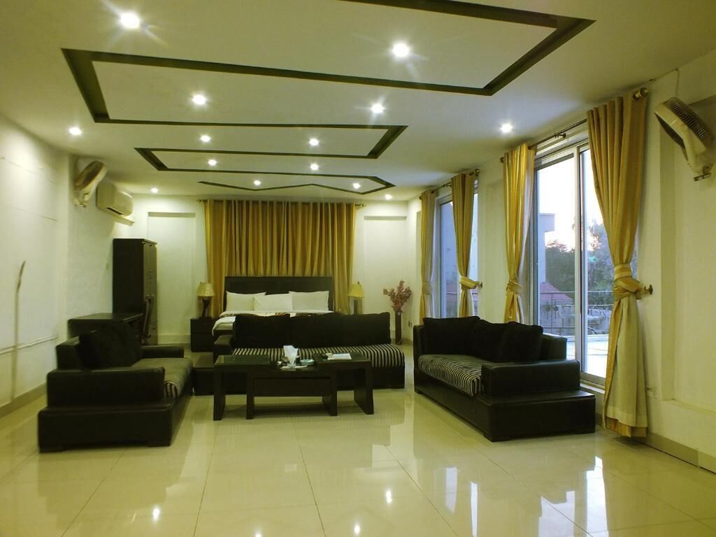 Deluxe Room | Desk, free WiFi