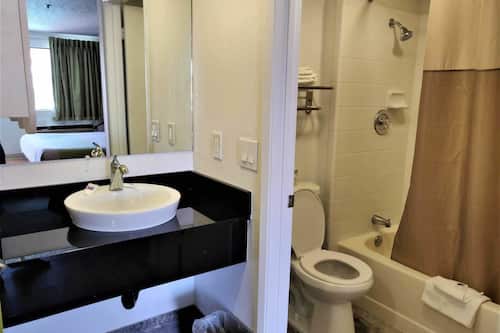 Ensemble douche/baignoire, serviettes fournies