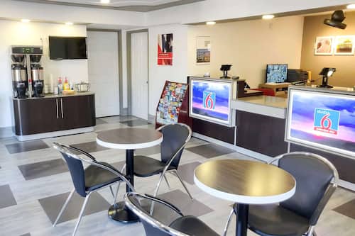 Coin salon dans le hall