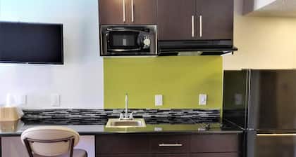 Studio 6 Fresno, CA - Extended Stay
