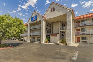 View from property - Studio 6 Fresno, CA - Extended Stay (Fresno)