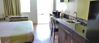 加利福尼亞弗雷斯諾 - 長住 6 號開放式客房飯店