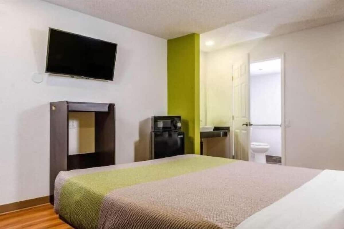 Työpöytä, pimennysverhot, silitysrauta/-lauta, ilmainen Wi-Fi