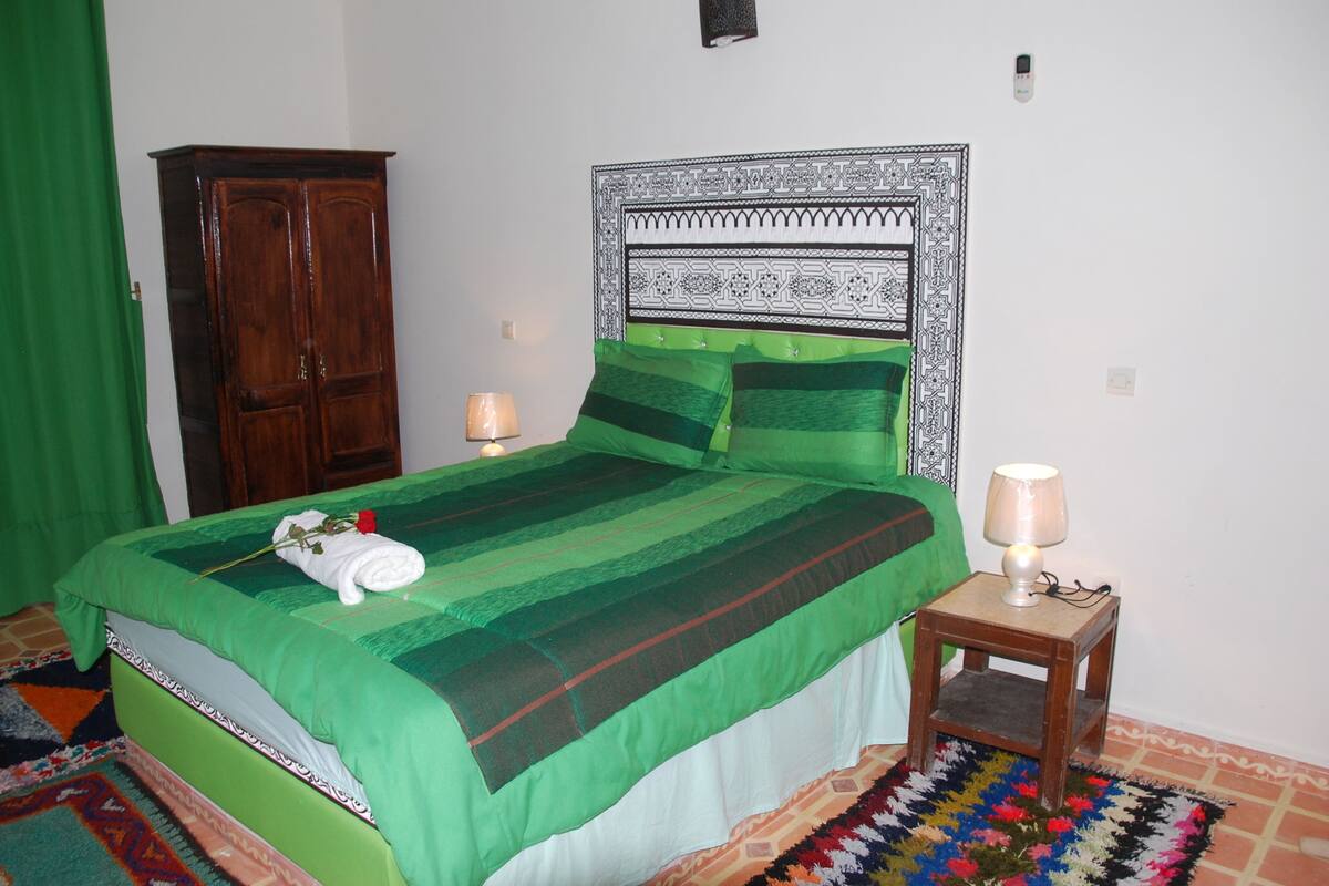 Habitación doble | 1 habitación, escritorio, tabla de planchar con plancha y wifi gratis