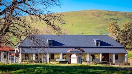 Fachada de la propiedad