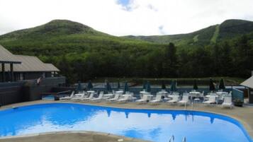 Piscine couverte, piscine extérieure