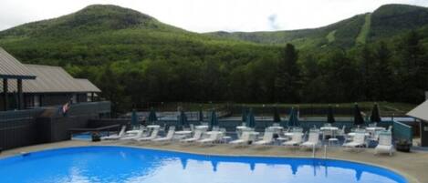 Piscine intérieure, piscine extérieure