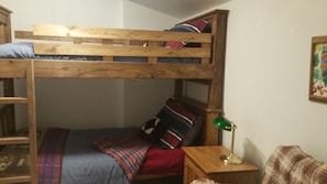 3 chambres, fer et planche à repasser, Wi-Fi, literie fournie