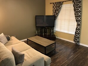 Living area - Centrally Located Home in Tampa (Tampa)