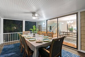 Dining - Casa Leone | Pet Friendly 🐶 on Siesta Key w/ Private Heated Pool, Golf Cart, & Putting Green! (Siesta Key)