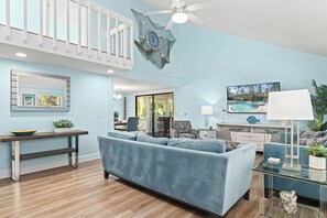 TV - Casa Leone | Pet Friendly 🐶 on Siesta Key w/ Private Heated Pool, Golf Cart, & Putting Green! (Siesta Key)