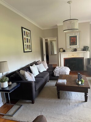 Smart TV, fireplace, books - Casa Rossa - Barossa valley (Lyndoch)