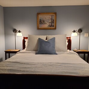 3 bedrooms, memory-foam beds, in-room safe, desk - Cozy Comfy Clean 420 Compliant FREE Parking QUIET Neighborhood A GUEST FAVORITE! (Chicago)