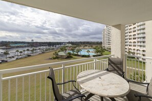 Outdoor dining - Yacht Club Villas #1-503 Breathtaking Waterway Views in Barefoot! (North Myrtle Beach)