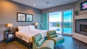 9 Schlafzimmer, Schreibtisch, Bügeleisen/Bügelbrett, Reisekinderbett