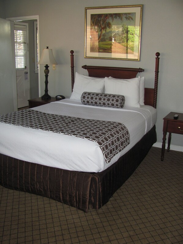 1 bedroom, desk, iron/ironing board, WiFi