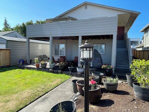 Terrace/patio -  N TacomaPt Ruston 2bd. 2bath retreat w/ EV charger, A/C & relaxing water views (Tacoma)