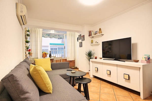 Wide screen led TV
