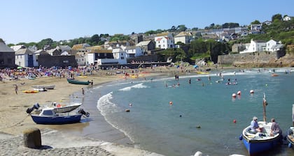 Propriété cÎtiÚre confortable et spacieuse, à 5 minutes à pied de la plage / des commodités