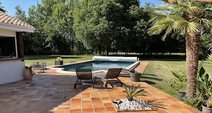 VILLA CON PISCINA CLIMATIZADA